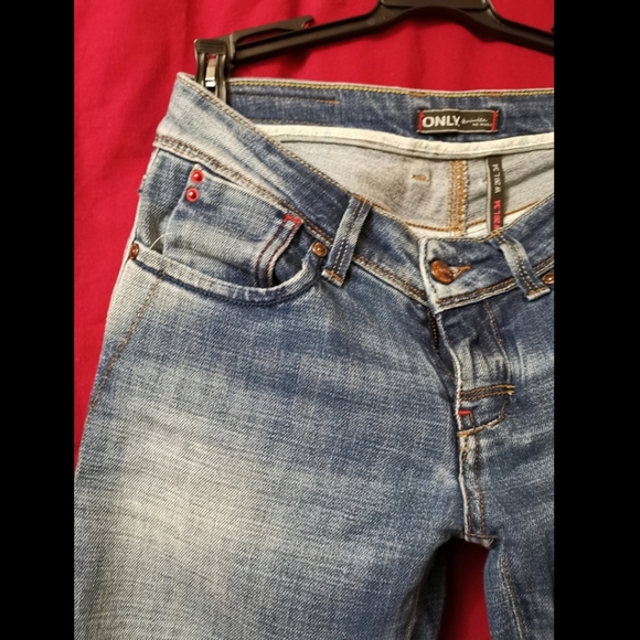 Low waist, slim fit jeans - Picture 2 of 4